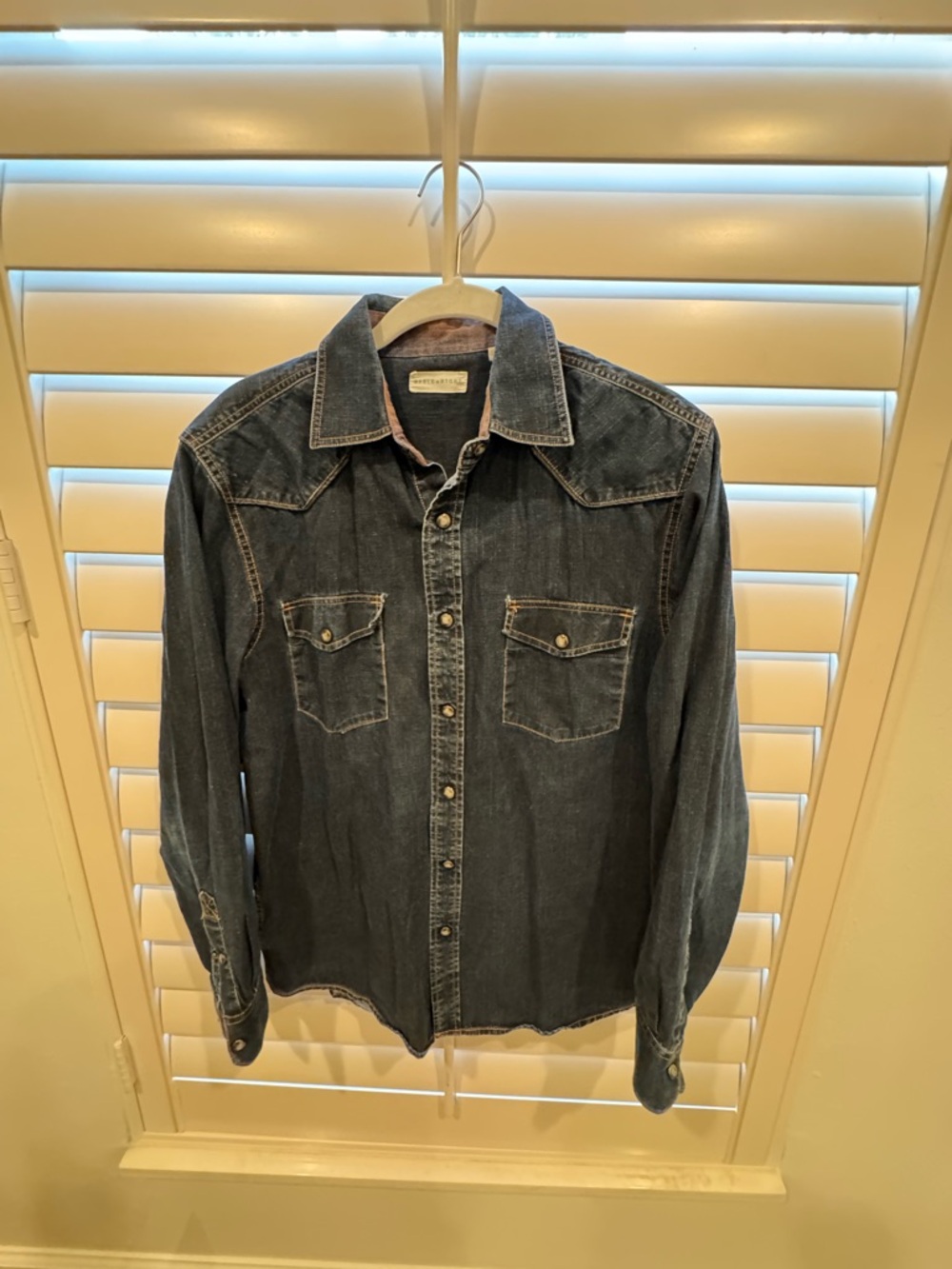 Casual Denim Button-Down Shirt in Dark Blue